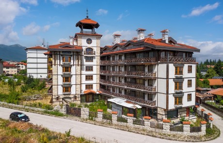 Тристаен апартамент с просторна всекидневна и тераса